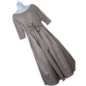 JESSICA HOWARD! TAUPE/TAN TAFFETA & STRETCH LACE & SPARKLE FORMAL GOWN! SZ 24W